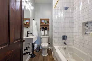 Bathroom - The Duncan House (Florence)