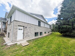 Exterior - Country Nook 2-bedroom apartment in farming community of Alma 12 min from Elora. (Alma)