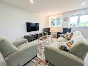 Living area - Country Nook 2-bedroom apartment in farming community of Alma 12 min from Elora. (Alma)