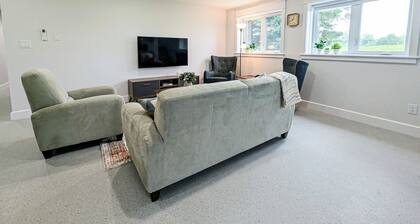 Country Nook 2-bedroom apartment in farming community of Alma 12 min from Elora.