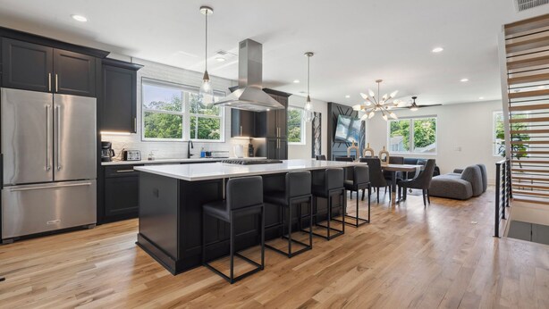 Private kitchen - Designer 4BR Multi-Level Townhome Luxury Suites & Modern Style (Charlotte)
