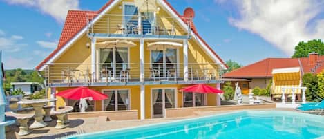 House | Pool