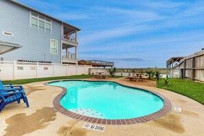 A residential swimming pool with a 'NO DIVING' sign, surrounded by a fence, and adjacent to a two-story building with balconies. - Quaint Oasis - Shared Pool & Beach Access (Corpus Christi)