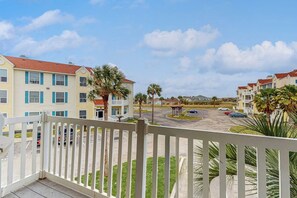 A residential area with multi-story buildings, a parking lot, and a clear sky. - Beach Club 280 - Pool, Hot Tub, Sauna & Dogs OK (Corpus Christi)