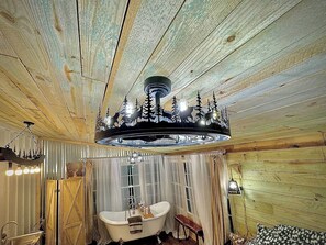 Bathroom - King Suite • Clawfoot Tub • Room Only Sardis Lake (Como)