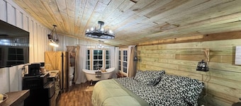 King Suite • Clawfoot Tub • Room Only Sardis Lake