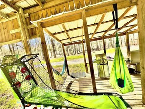 Outdoor dining - King Suite • Clawfoot Tub • Room Only Sardis Lake (Como)