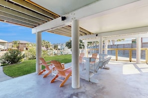 An outdoor patio area with seating and a view of the surrounding neighborhood. - The Lazy Bay - Canal-Front Home with Boat Dock (Rockport)