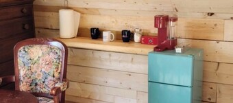 Peaceful 1-bedroom bungalow with AC in charming Wells