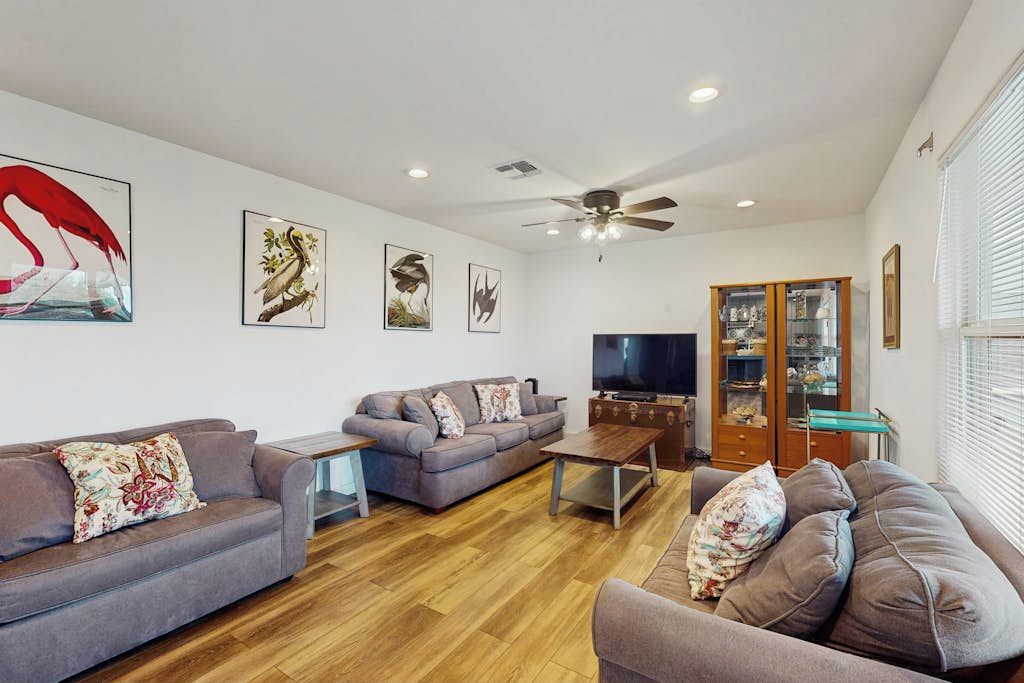 TV, DVD player, offices