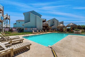 A pool area with lounge chairs and a sign prohibiting diving. - Lost on the Sea | Lost Colony 3 - Gulf Views, Pool, Walk to Beach (Port Aransas)