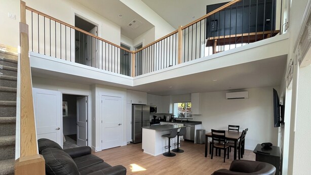 Living area - Mt Hood view in peaceful 3-bedroom house with AC in charming Happy Valley (Happy Valley)