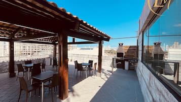 Apartamento Premium | Restaurante al aire libre