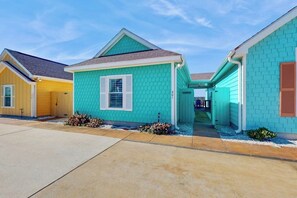 A residential area with houses featuring a distinctive blue brick facade and a central pathway. - Marquesas 401 - Shared Pool, Patio & Dogs OK (Corpus Christi)