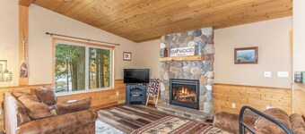 Oakwood Cabin, Resort, Lake, Beach, Kayaks & More