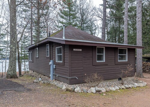 Ashwood Cabin, Resort, Lake, Beach, Kayaks & More