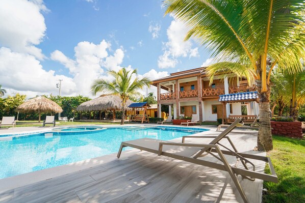 Pool - Rancho Papá Tan 8 habitaciones-Tu Refugio Privado para Vacacionar (Higuey)
