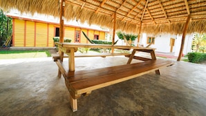 Outdoor dining - Rancho Papá Tan 8 habitaciones-Tu Refugio Privado para Vacacionar (Higuey)