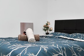 Room - 3BHK Close to Downtown/Whyte Ave/UOFA (Edmonton)