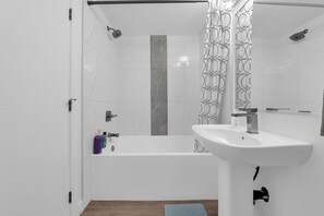 Bathroom - 3BHK Close to Downtown/Whyte Ave/UOFA (Edmonton)