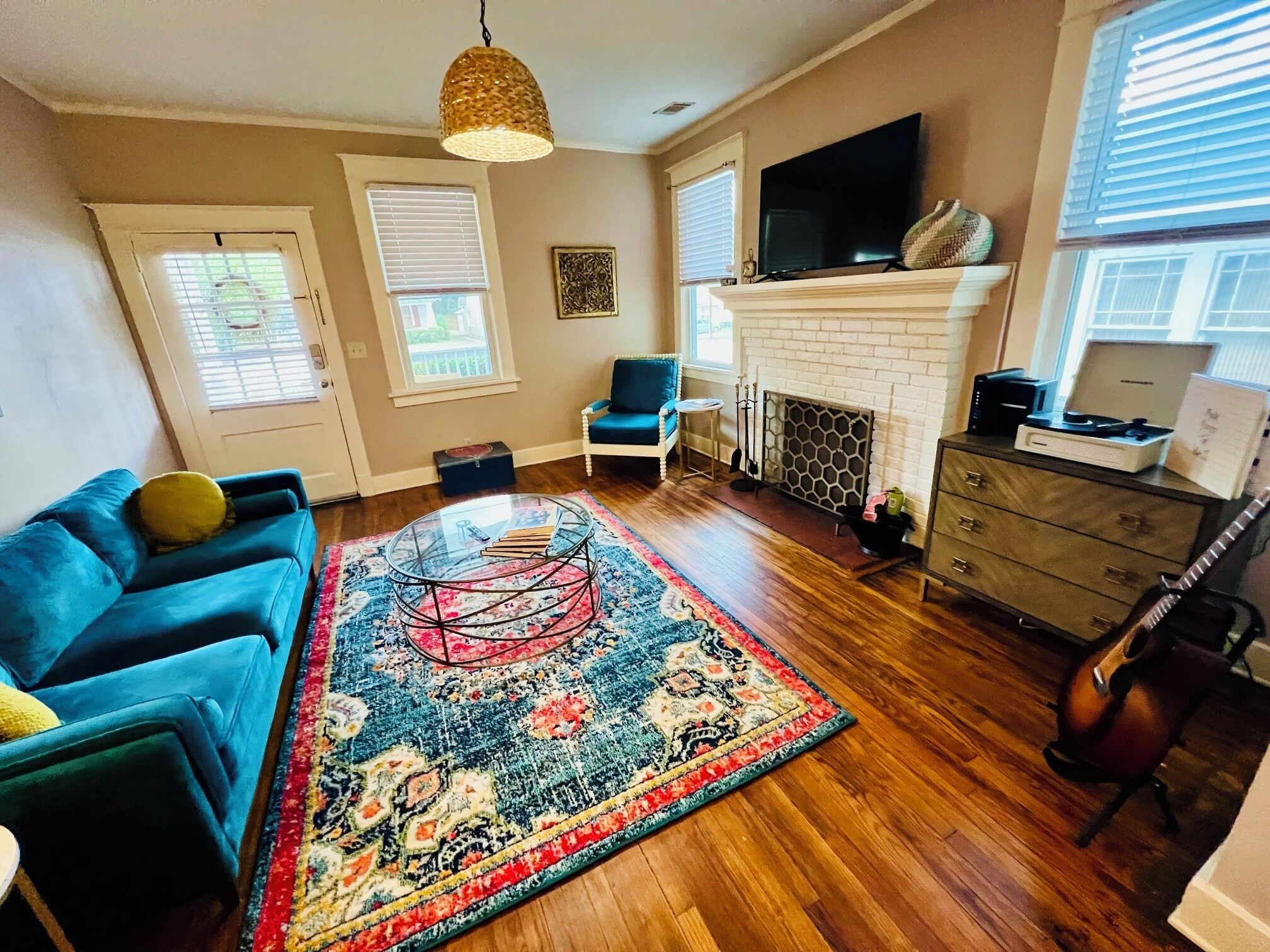 Smart TV, fireplace, books, music library