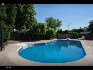 Rum - 1 sovrum - eldstad | Pool