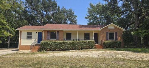 3 bed, 2 bath home near city center