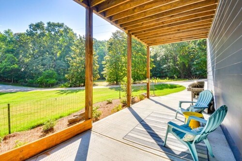 Waterfront Lake Hartwell Apt w Dock Access!