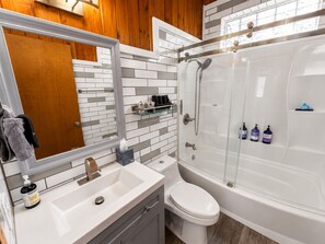 Bathroom - Sunshine Daydream /Town Center/RV Parking/AC/River (Kernville)