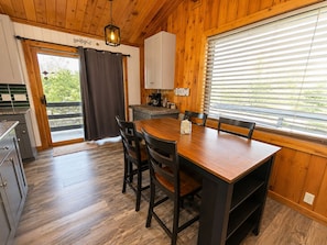 Dining - Sunshine Daydream /Town Center/RV Parking/AC/River (Kernville)