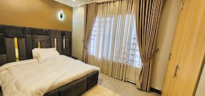 Room - Babz Residence, A private countryside retreat in a serene natural setting (Lutaba Trading Centre)