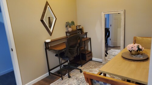 6-bedroom corporate suites Mooresboro AC ,CONVENIENT TO DUKE POWER ample parking