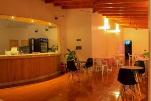 Dining - Evila Inn Thoddoo (Thoddoo)