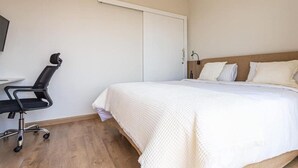 Classic-huoneisto, parveke, kaupunkinäköala | Silitysrauta/-lauta, ilmainen Wi-Fi