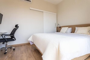 Apartemen Klasik, balkon, pemandangan kota | Setrika/meja setrika dan Wi-Fi gratis