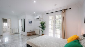 Room - Vrbo Property (Maracena)