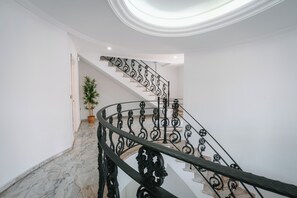 A staircase with ornate black railings leading to a landing. - Villa Zarra, Granada (Maracena)