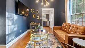 Living area - Stay in the Heart of Georgetown 2 BDR near Square (Georgetown)