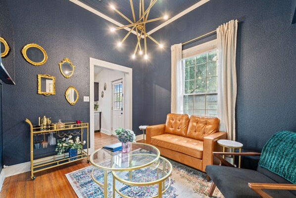 Unclassified image, 1 of 43, button - Stay in the Heart of Georgetown 2 BDR near Square (Georgetown)
