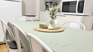 Dining - Cozy Modern Oasis near Kelley Square (Worcester)