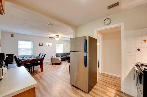 Welcoming 3-bedroom house with AC in charming Tallahassee