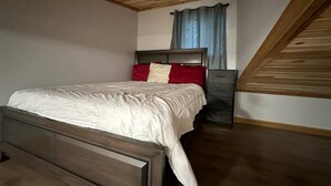 Room - Tiny home 6A - Relax, Work & Play (Terrace)