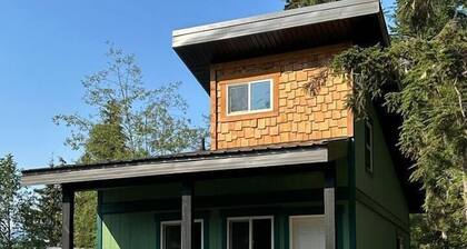 Tiny home 6A - Relax, Work & Play