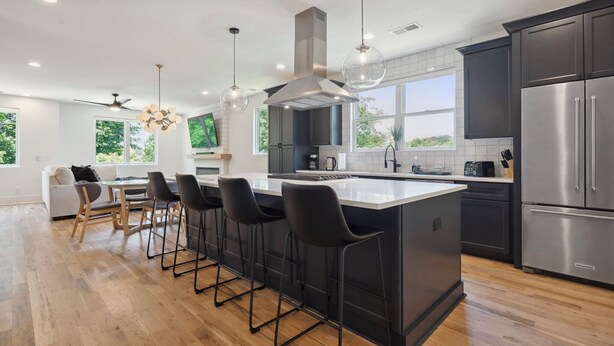 Private kitchen - Modern Multi-Level 4BR Charlotte Retreat 5 Mins to Uptown & Luxury Suites (Charlotte)