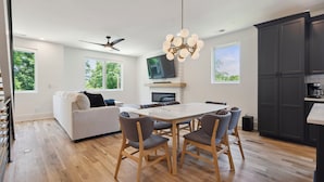Dining - Modern Multi-Level 4BR Charlotte Retreat 5 Mins to Uptown & Luxury Suites (Charlotte)