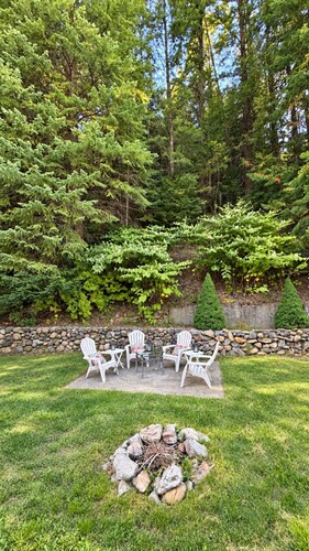 Cozy 1-bedroom studio guest house in Wallace Idaho