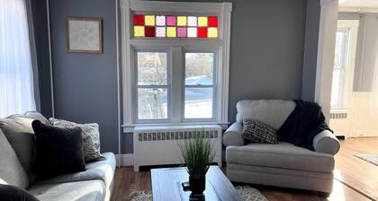 Bright and spacious 3+ bedroom near Killington!
