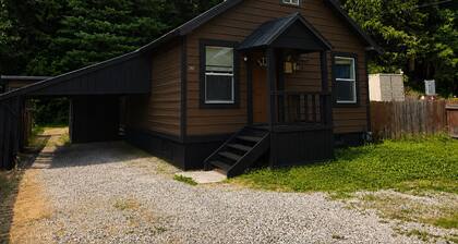 Peaceful 2-bedroom house in lovely Wallace perfect for cozy getaway