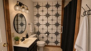 Bathroom - Peaceful 2-bedroom house in lovely Wallace perfect for cozy getaway (Wallace)