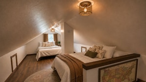 Room - Peaceful 2-bedroom house in lovely Wallace perfect for cozy getaway (Wallace)